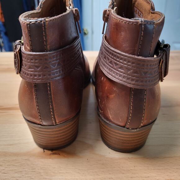 Clarks Women’s Addiy Kara Brown Leather Boots with Side Zip size 9.5 - Picture 6 of 11